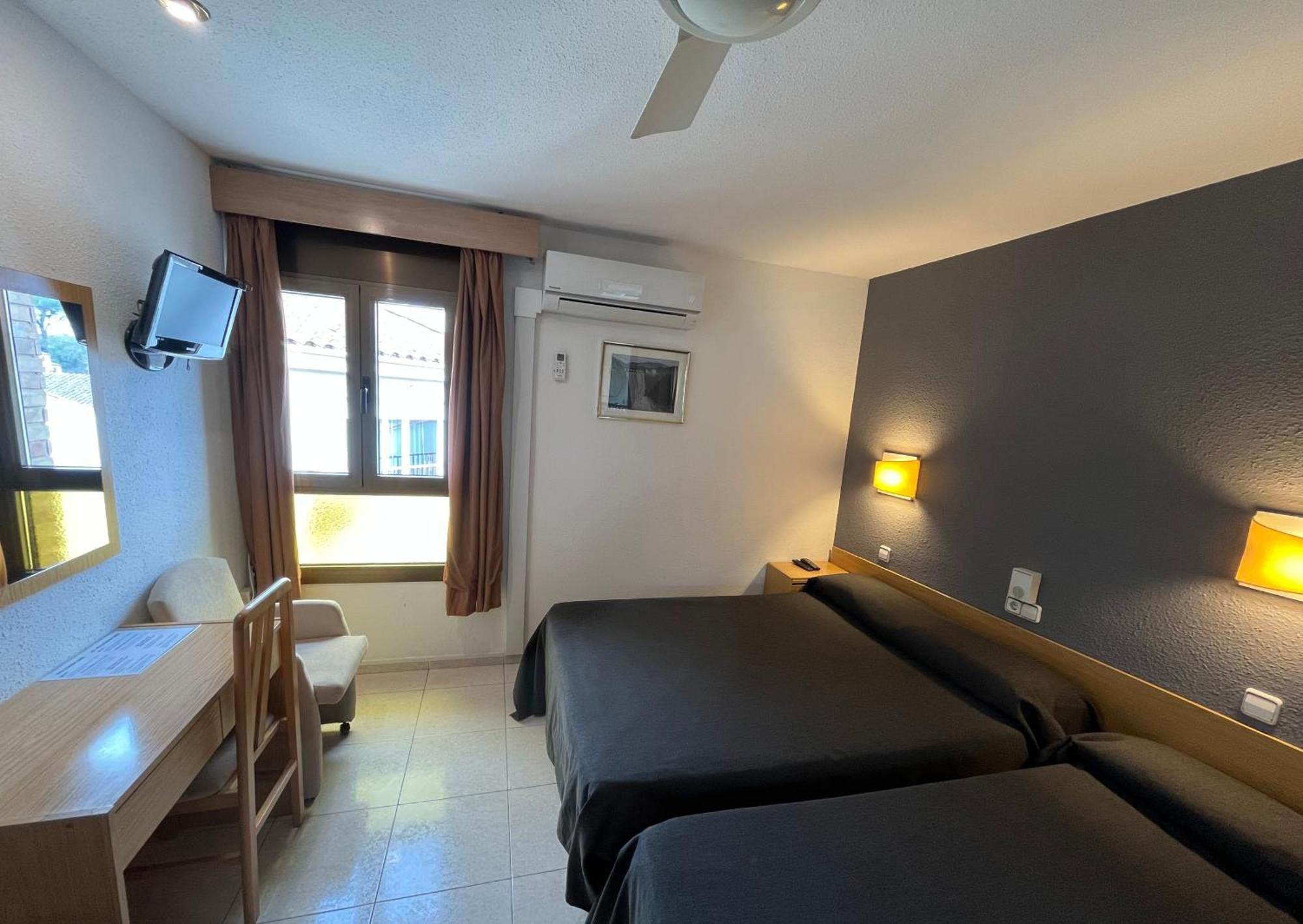 Hostal Tarres Angles ภายนอก รูปภาพ
