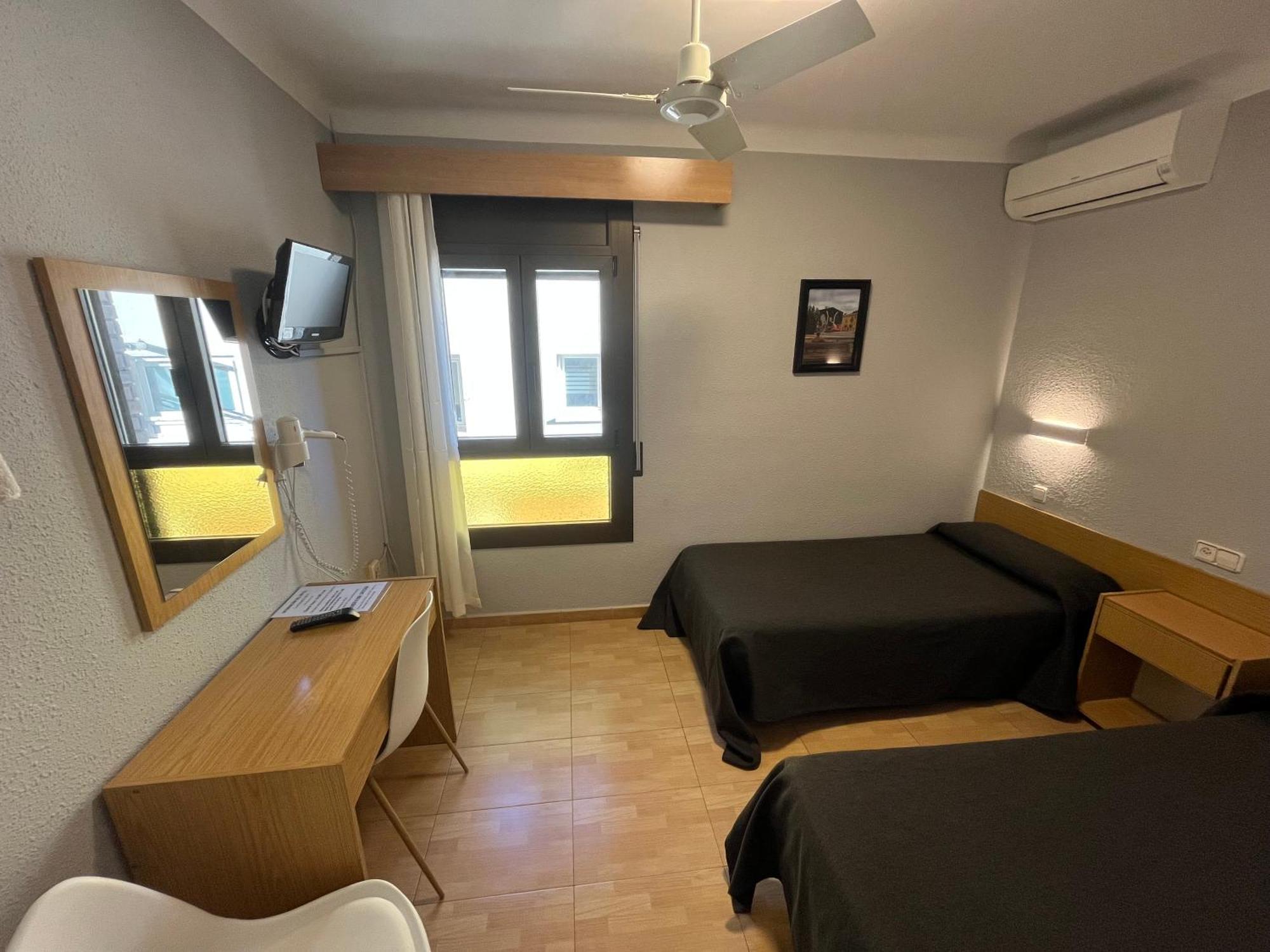 Hostal Tarres Angles ภายนอก รูปภาพ