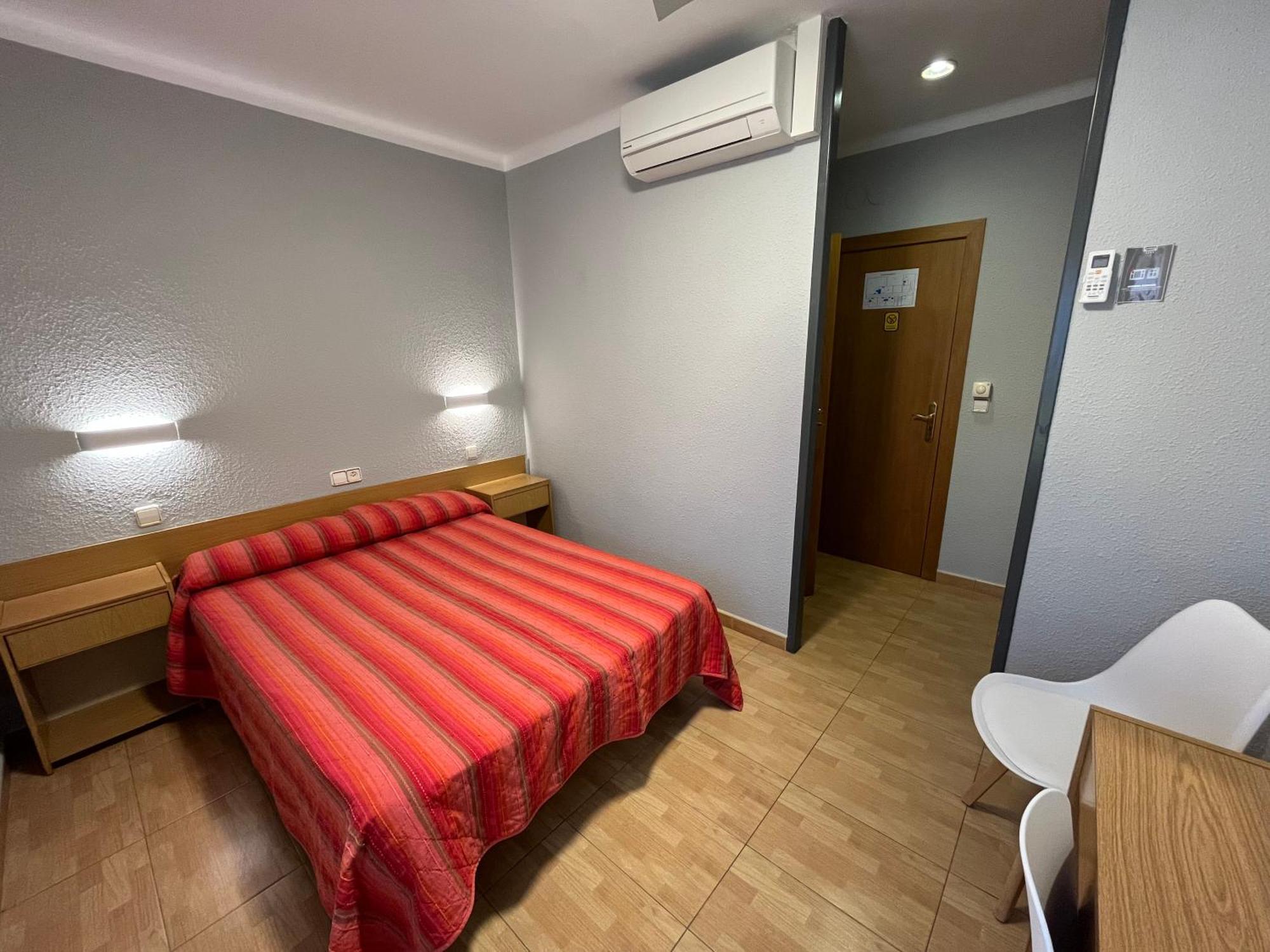 Hostal Tarres Angles ภายนอก รูปภาพ