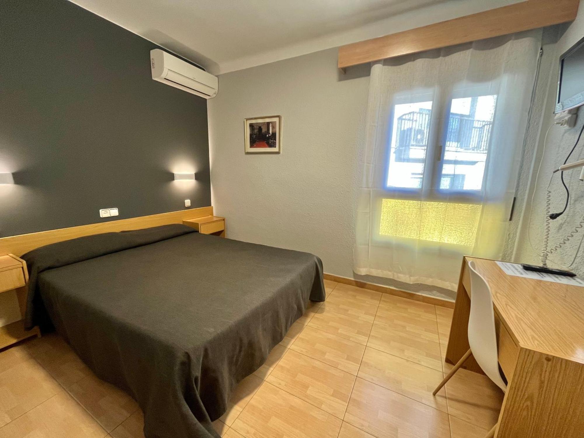 Hostal Tarres Angles ภายนอก รูปภาพ