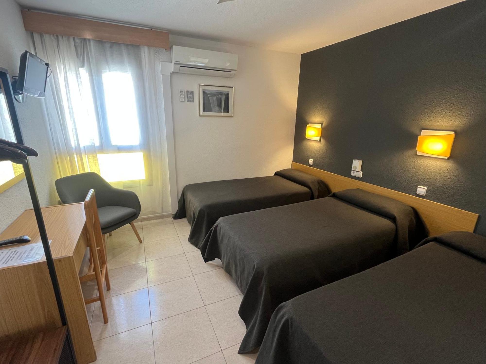 Hostal Tarres Angles ห้อง รูปภาพ
