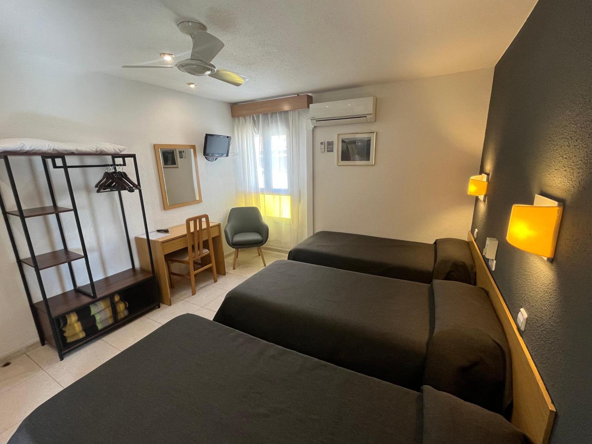 Hostal Tarres Angles ภายนอก รูปภาพ