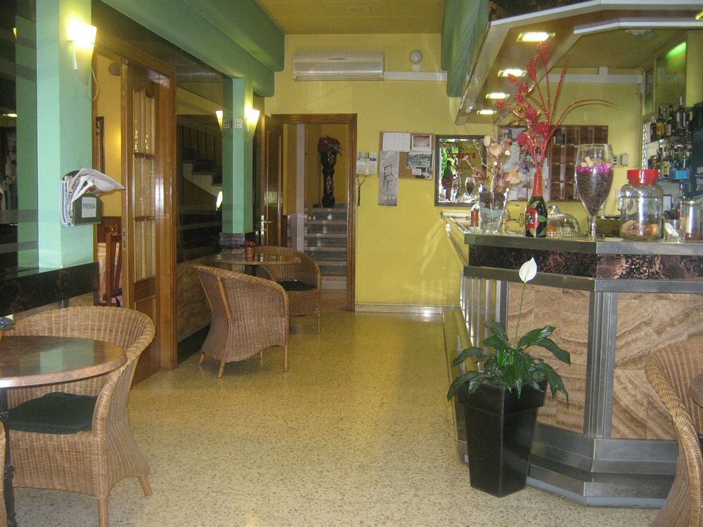 Hostal Tarres Angles ภายนอก รูปภาพ